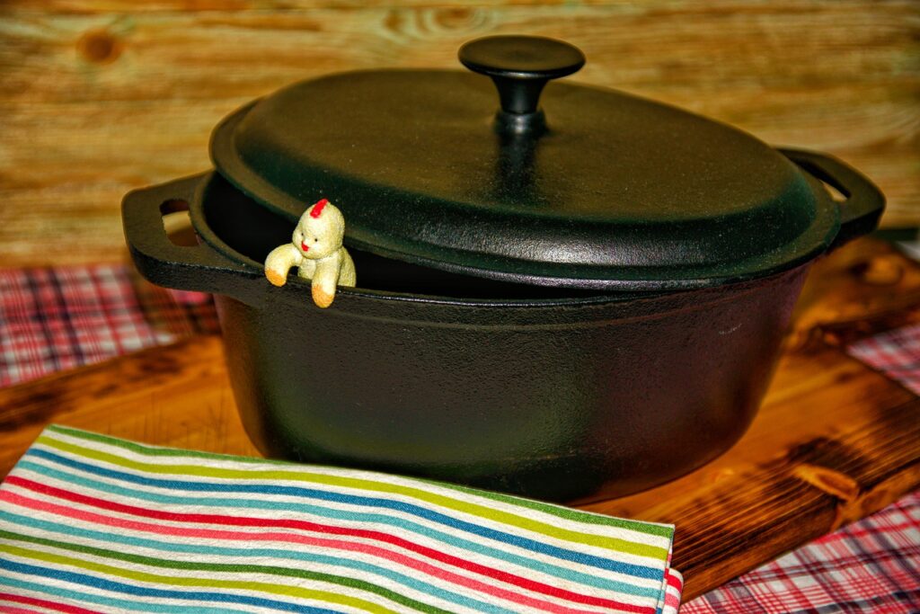 Roasting Pan Dutch Oven Pot Lid Chicks Cast Iron Useful Kitchenware
